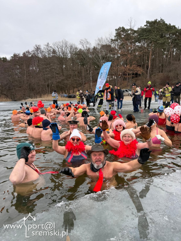 Zakochani w morsowaniu- Walentynkowe spotkanie w Jarosławkach