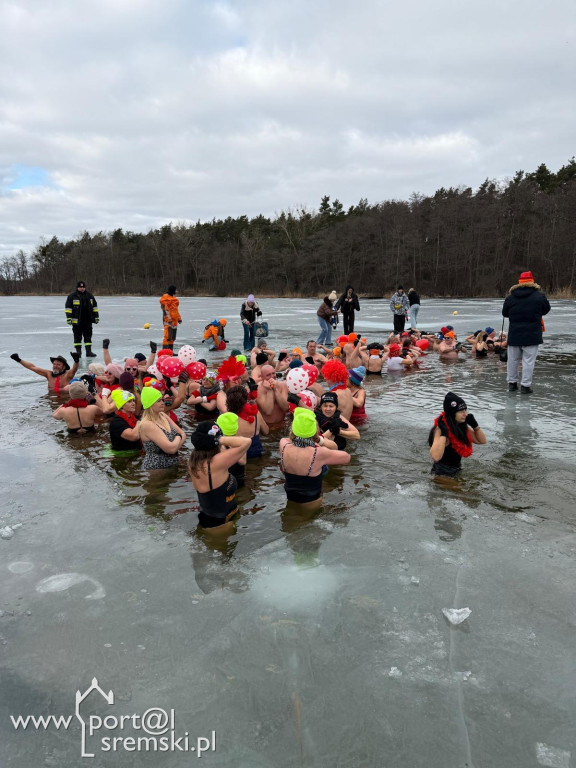 Zakochani w morsowaniu- Walentynkowe spotkanie w Jarosławkach