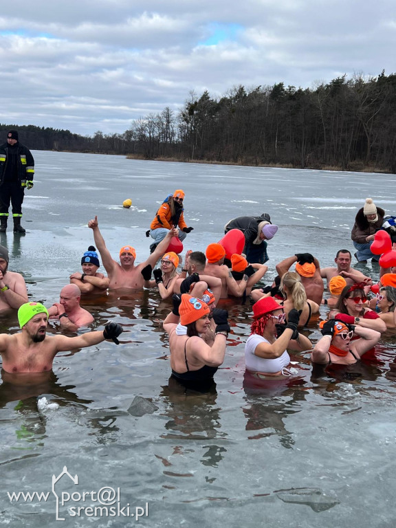 Zakochani w morsowaniu- Walentynkowe spotkanie w Jarosławkach