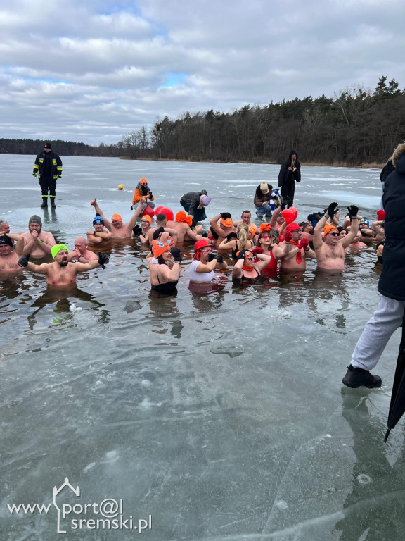 Zakochani w morsowaniu- Walentynkowe spotkanie w Jarosławkach