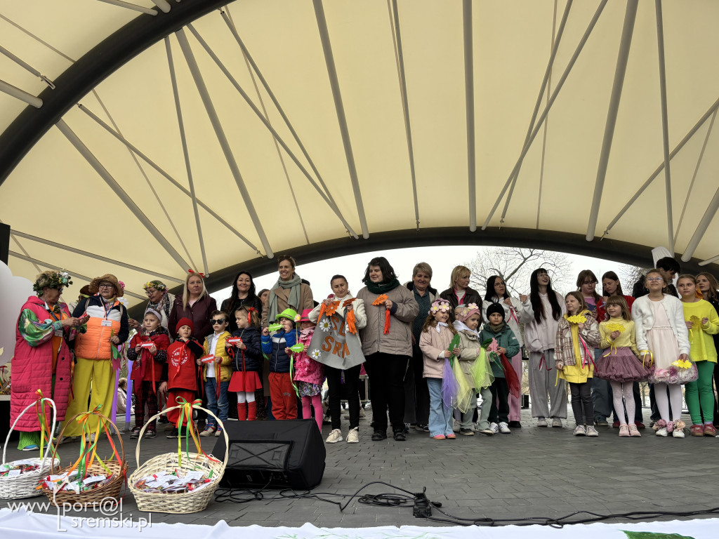 Międzypokoleniowe powitanie wiosny w Amfiteatrze