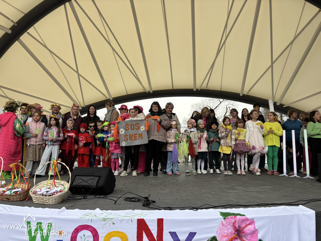 Międzypokoleniowe powitanie wiosny w Amfiteatrze