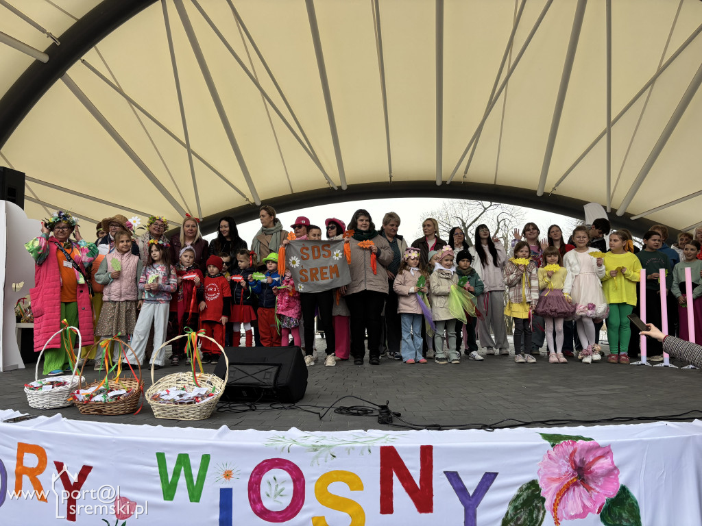 Międzypokoleniowe powitanie wiosny w Amfiteatrze