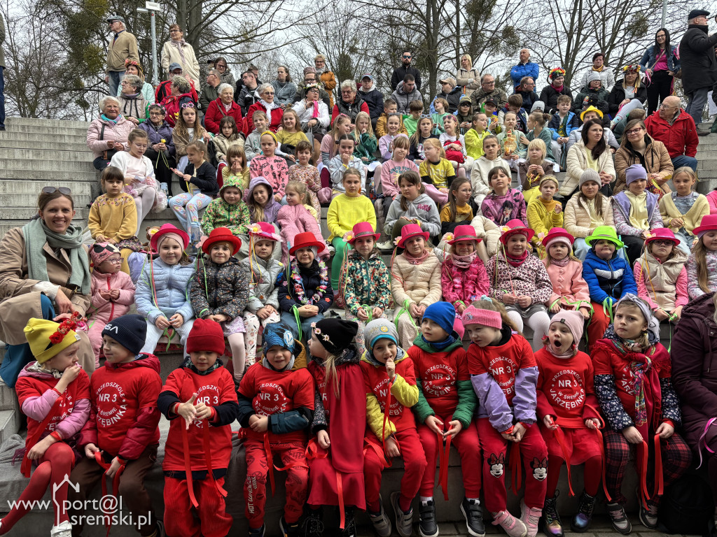 Międzypokoleniowe powitanie wiosny w Amfiteatrze