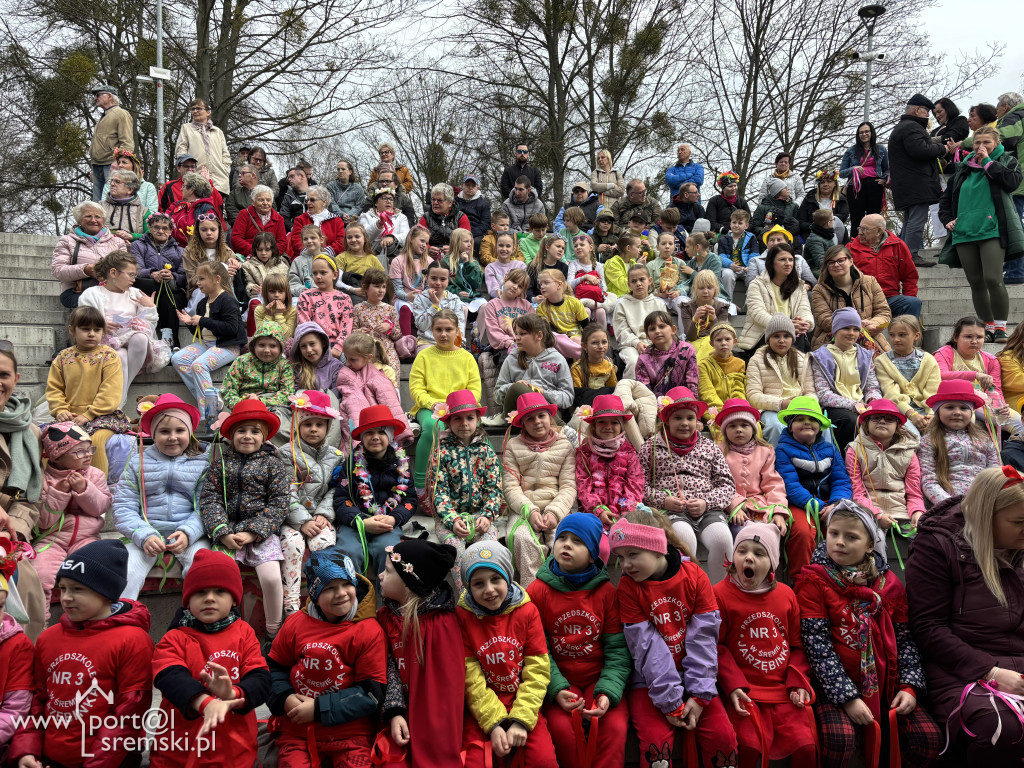 Międzypokoleniowe powitanie wiosny w Amfiteatrze