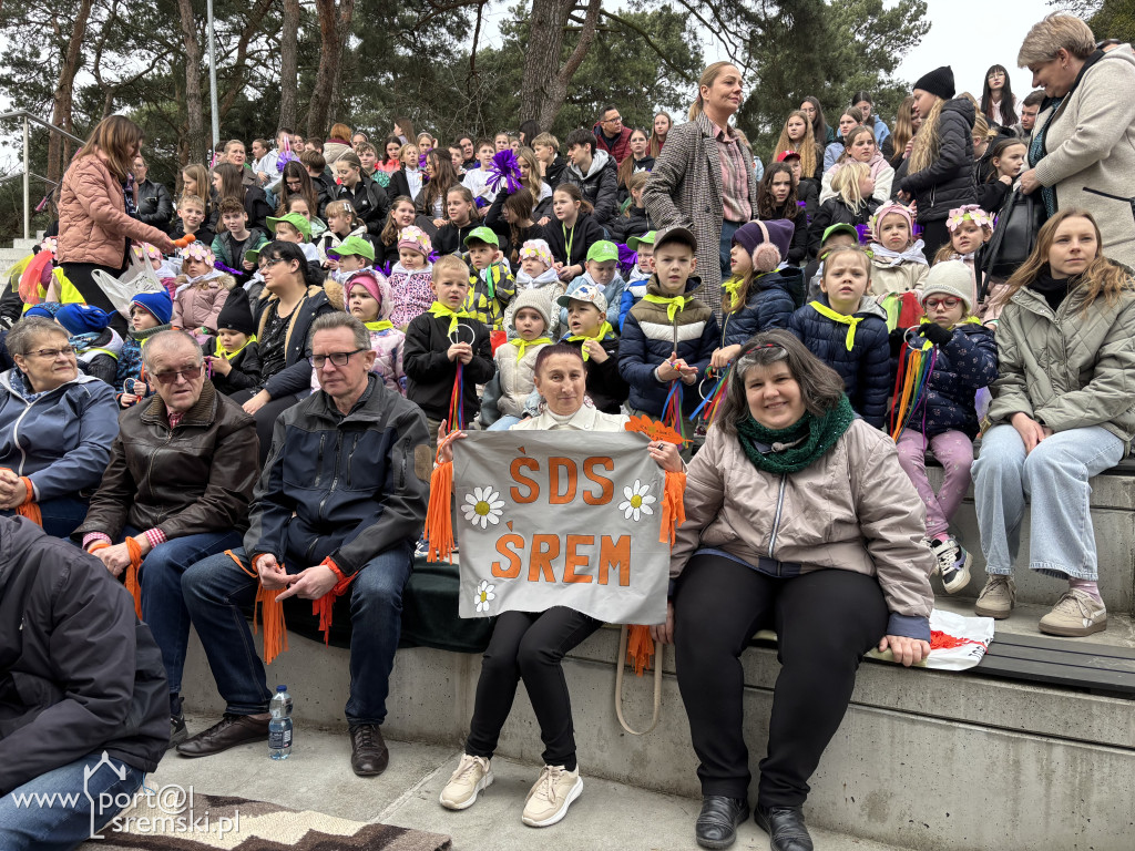 Międzypokoleniowe powitanie wiosny w Amfiteatrze