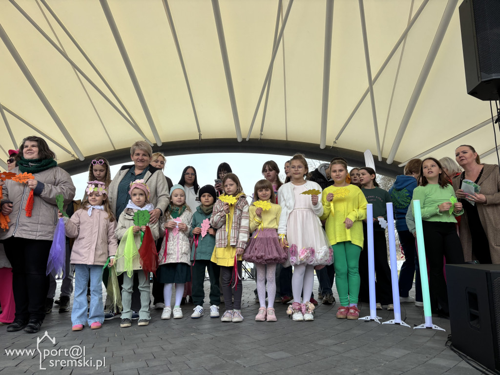 Międzypokoleniowe powitanie wiosny w Amfiteatrze