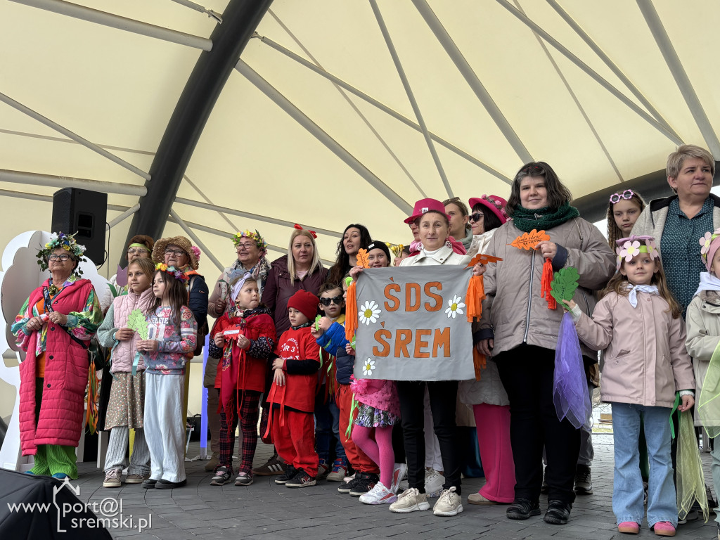 Międzypokoleniowe powitanie wiosny w Amfiteatrze