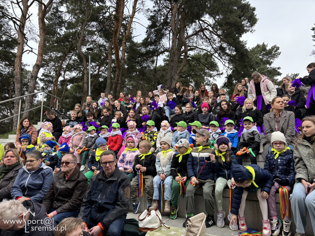 Międzypokoleniowe powitanie wiosny w Amfiteatrze