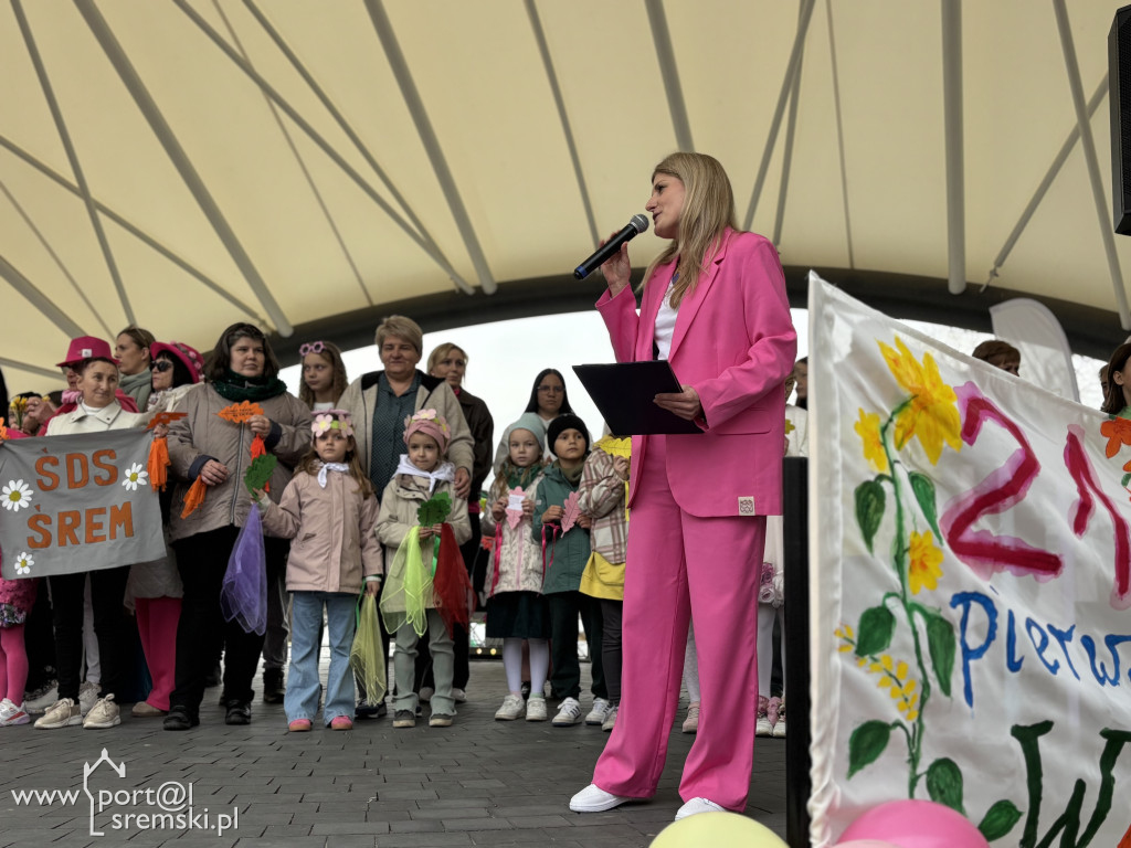 Międzypokoleniowe powitanie wiosny w Amfiteatrze