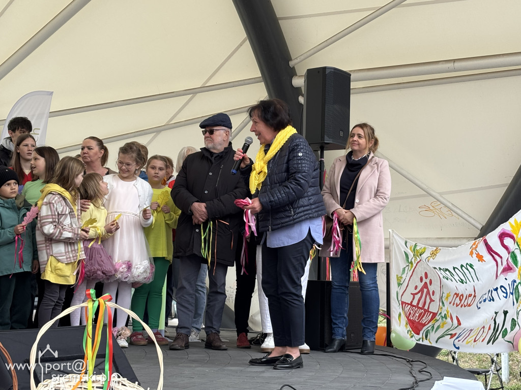 Międzypokoleniowe powitanie wiosny w Amfiteatrze