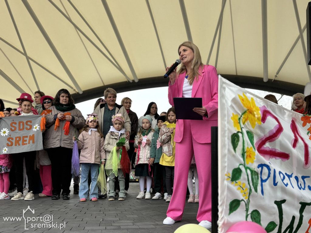 Międzypokoleniowe powitanie wiosny w Amfiteatrze