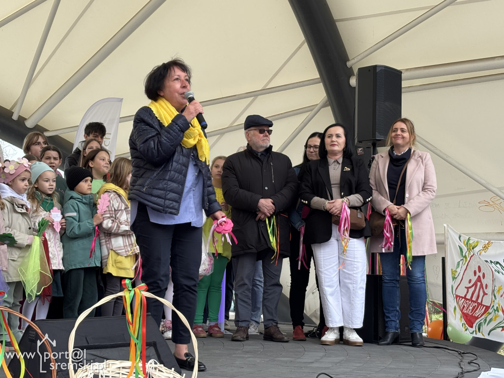 Międzypokoleniowe powitanie wiosny w Amfiteatrze