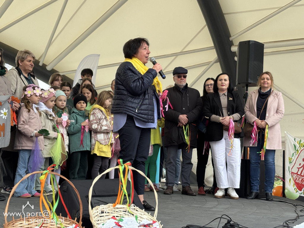 Międzypokoleniowe powitanie wiosny w Amfiteatrze