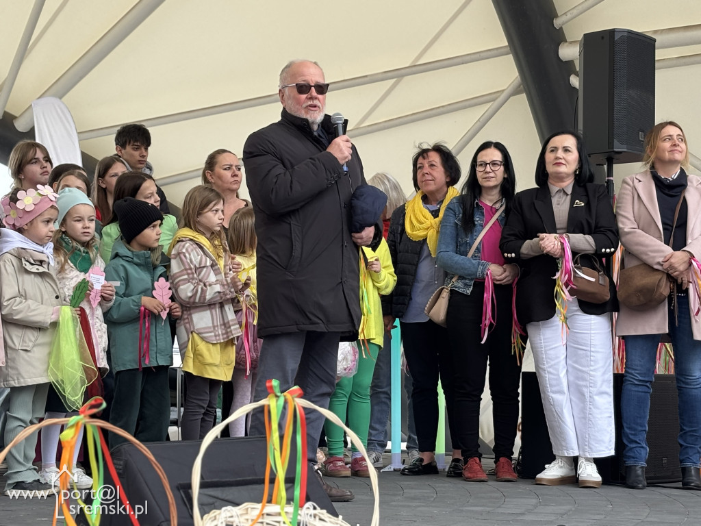 Międzypokoleniowe powitanie wiosny w Amfiteatrze