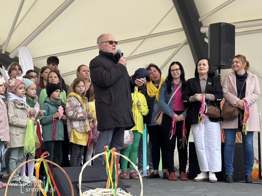 Międzypokoleniowe powitanie wiosny w Amfiteatrze