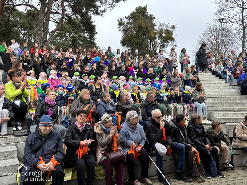 Międzypokoleniowe powitanie wiosny w Amfiteatrze