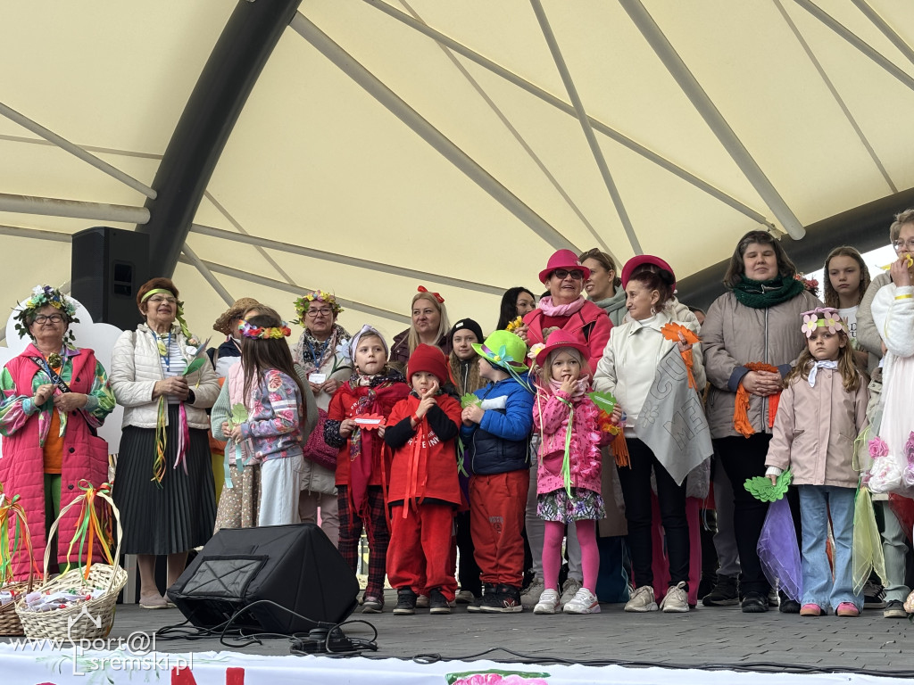 Międzypokoleniowe powitanie wiosny w Amfiteatrze