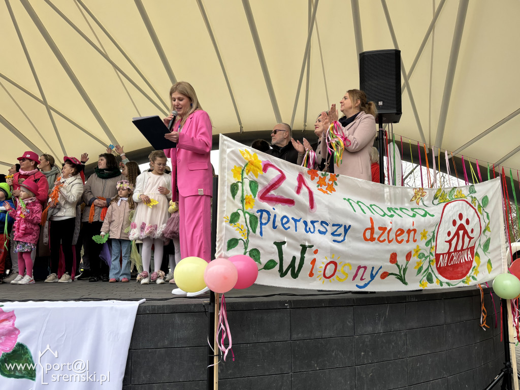 Międzypokoleniowe powitanie wiosny w Amfiteatrze