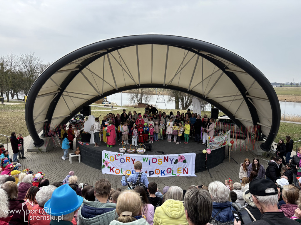 Międzypokoleniowe powitanie wiosny w Amfiteatrze