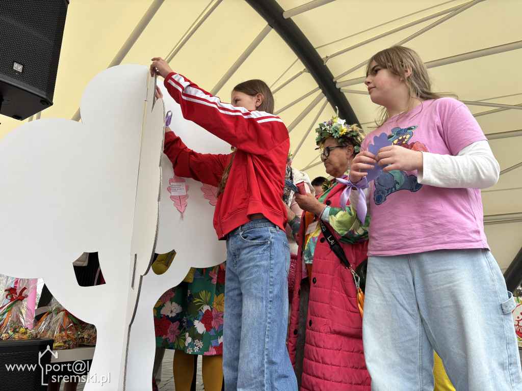 Międzypokoleniowe powitanie wiosny w Amfiteatrze