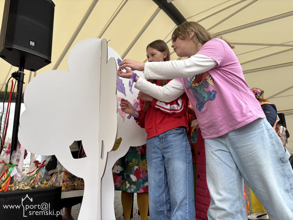 Międzypokoleniowe powitanie wiosny w Amfiteatrze