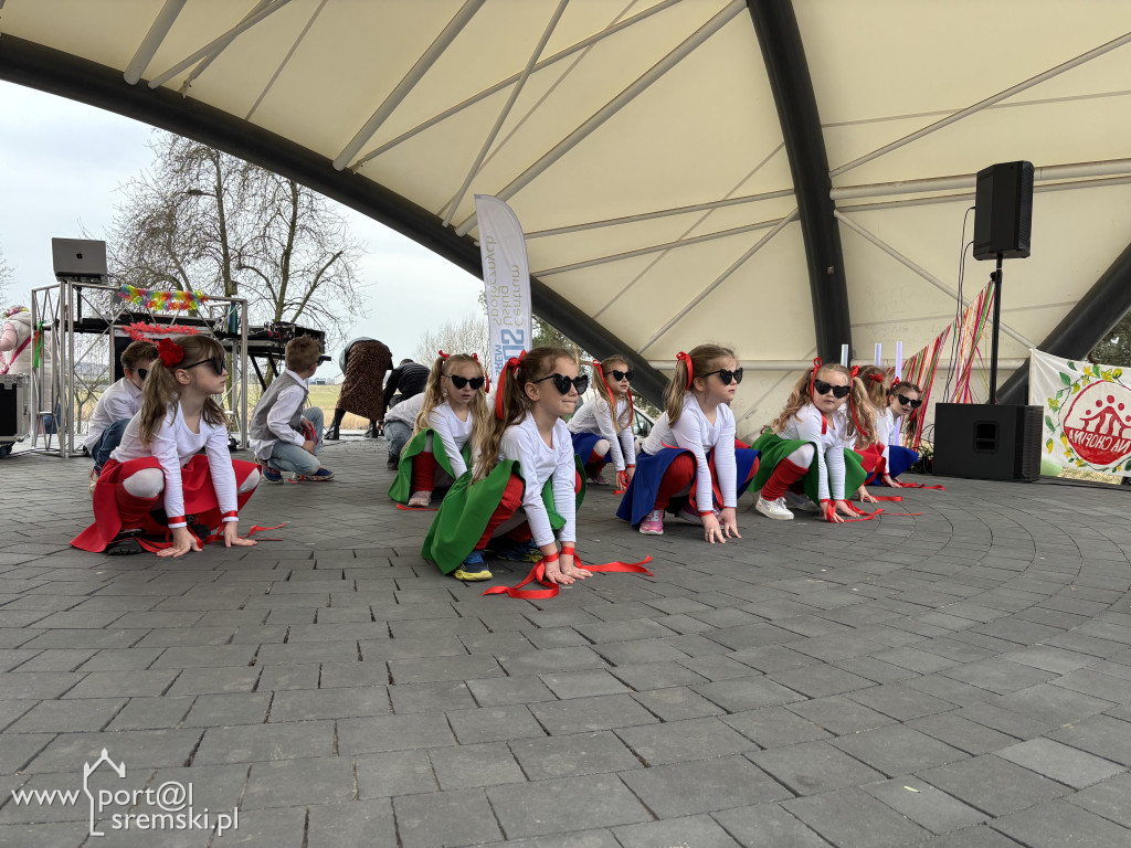 Międzypokoleniowe powitanie wiosny w Amfiteatrze