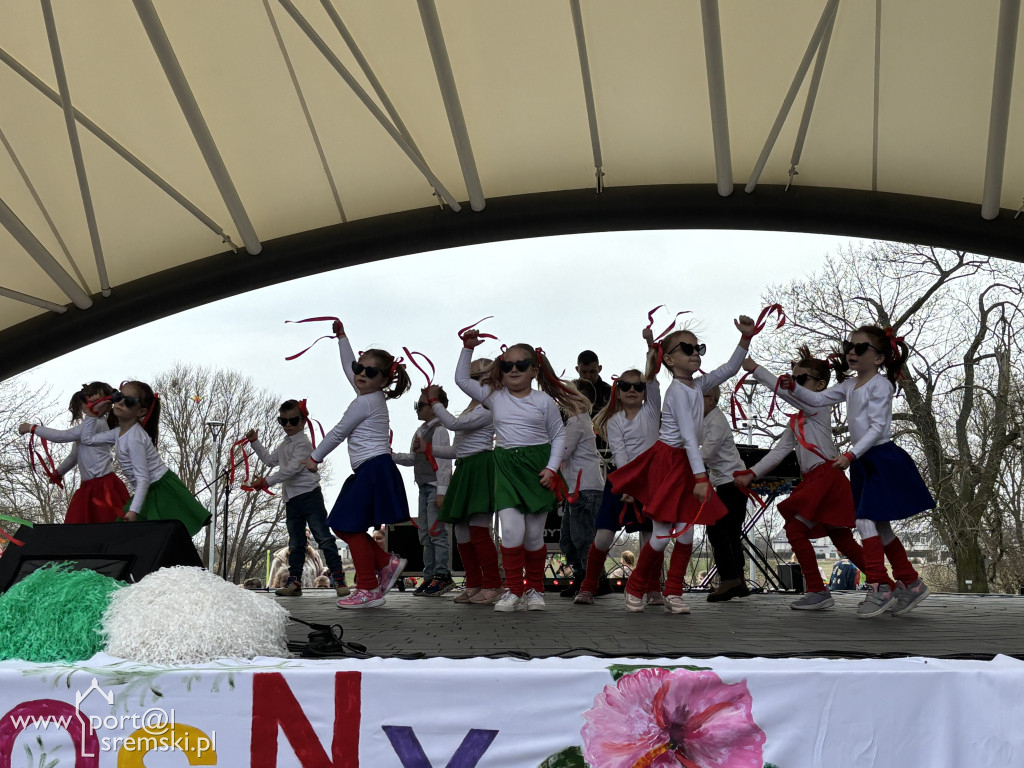 Międzypokoleniowe powitanie wiosny w Amfiteatrze