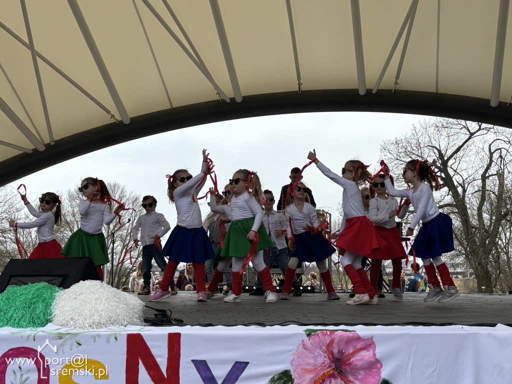 Międzypokoleniowe powitanie wiosny w Amfiteatrze