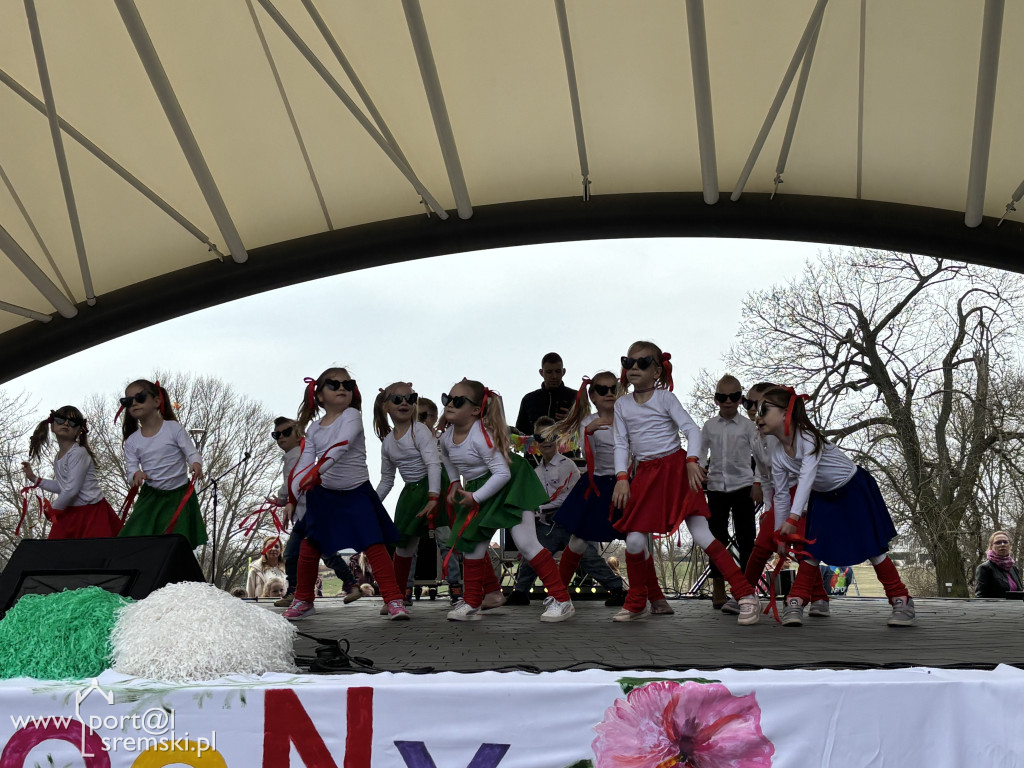 Międzypokoleniowe powitanie wiosny w Amfiteatrze