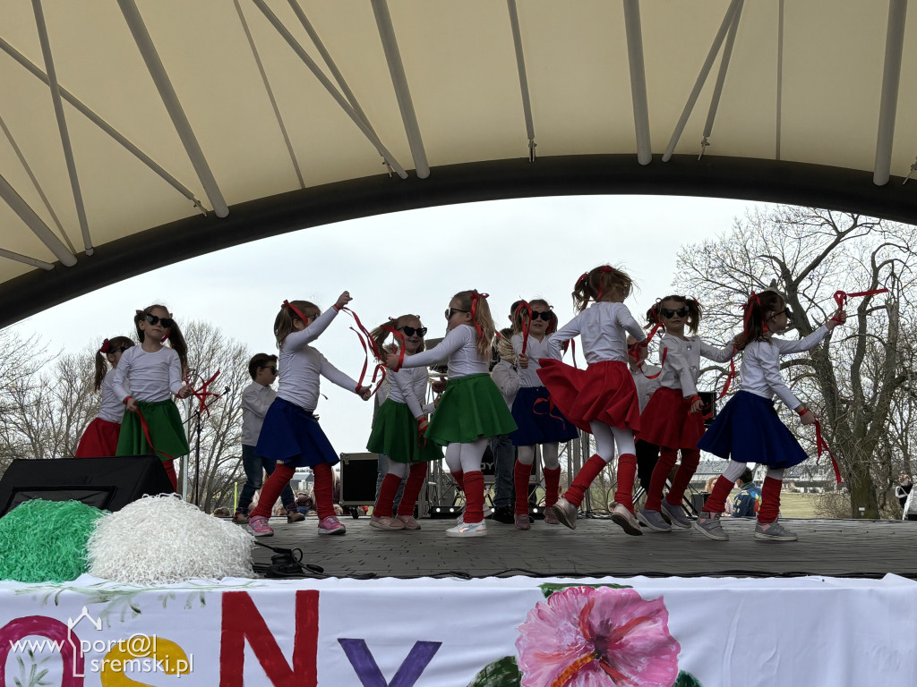 Międzypokoleniowe powitanie wiosny w Amfiteatrze