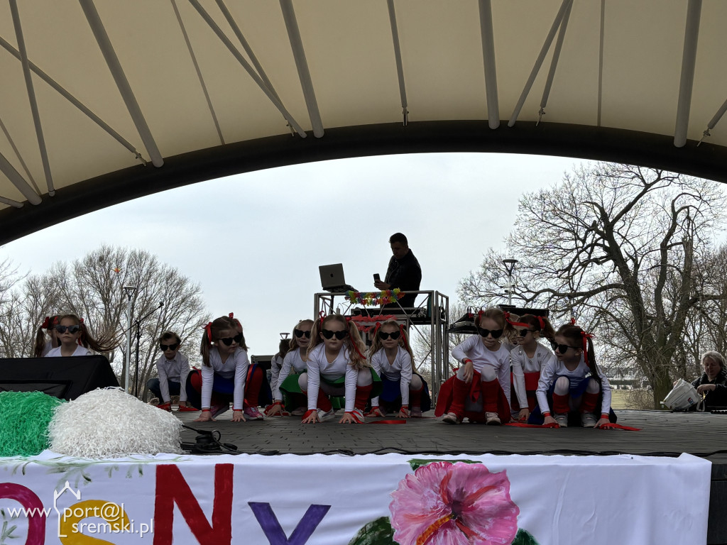 Międzypokoleniowe powitanie wiosny w Amfiteatrze