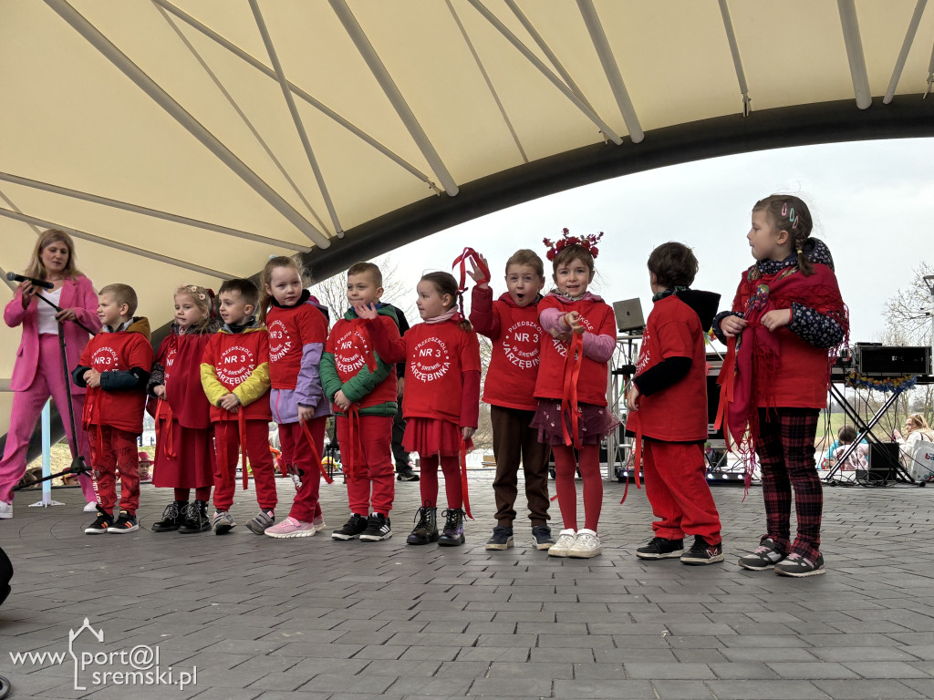 Międzypokoleniowe powitanie wiosny w Amfiteatrze