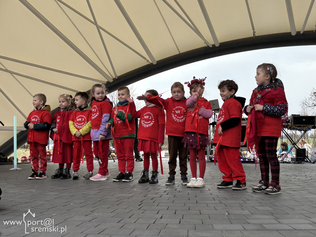 Międzypokoleniowe powitanie wiosny w Amfiteatrze