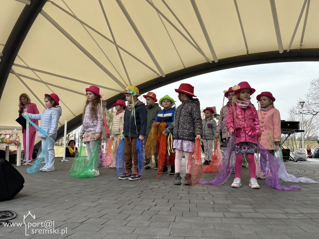 Międzypokoleniowe powitanie wiosny w Amfiteatrze