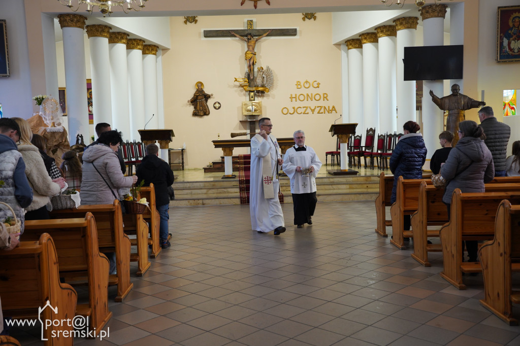 Święcenie pokarmów - Kościół garnizonowy w Śremie