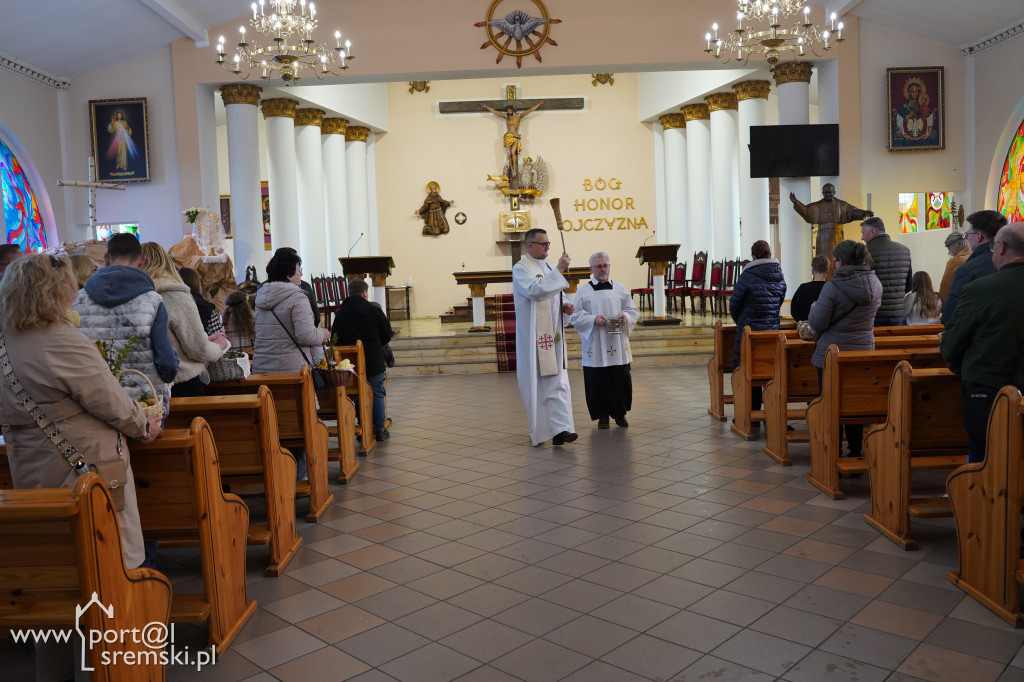 Święcenie pokarmów - Kościół garnizonowy w Śremie