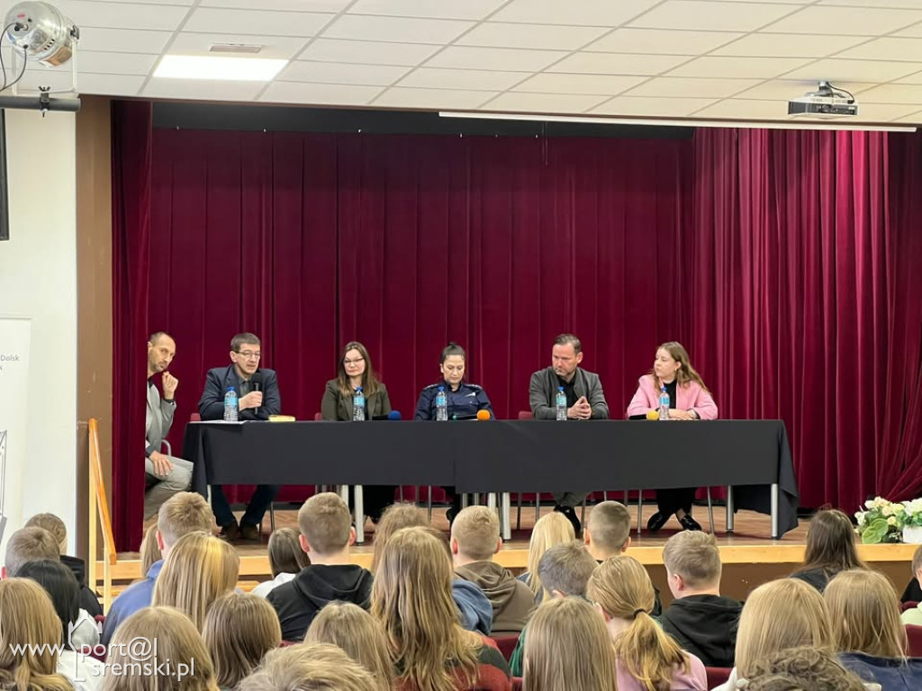 Debata przeciw przemocy w Szkole Podstawowej  w Dolsku