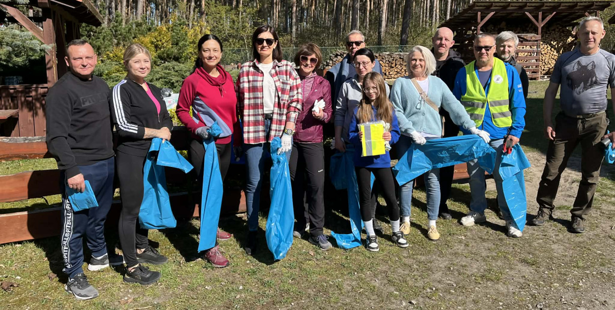 Sprzątanie lasu KGW Jaszkowianki
