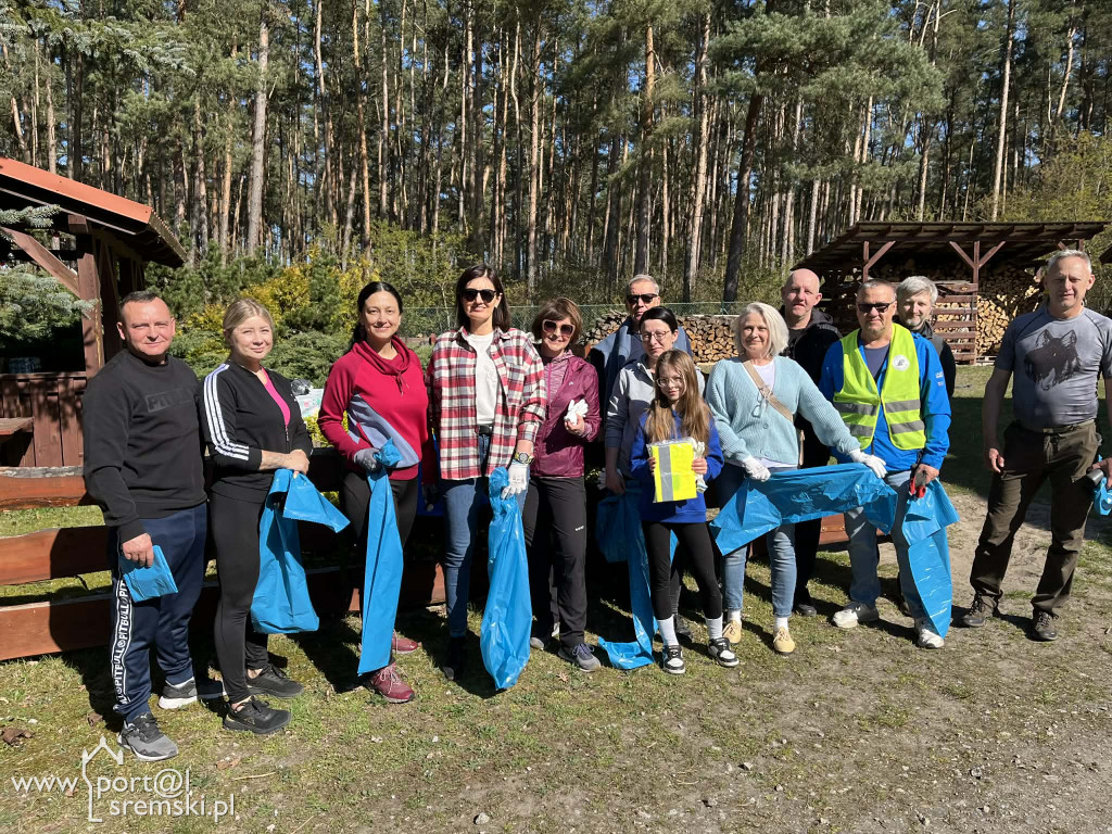 Sprzątanie lasu KGW Jaszkowianki
