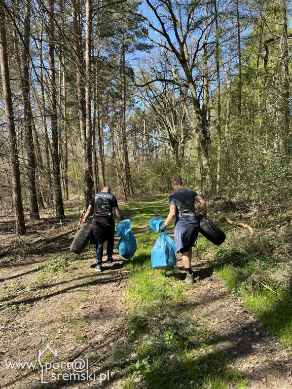 Sprzątanie lasu KGW Jaszkowianki