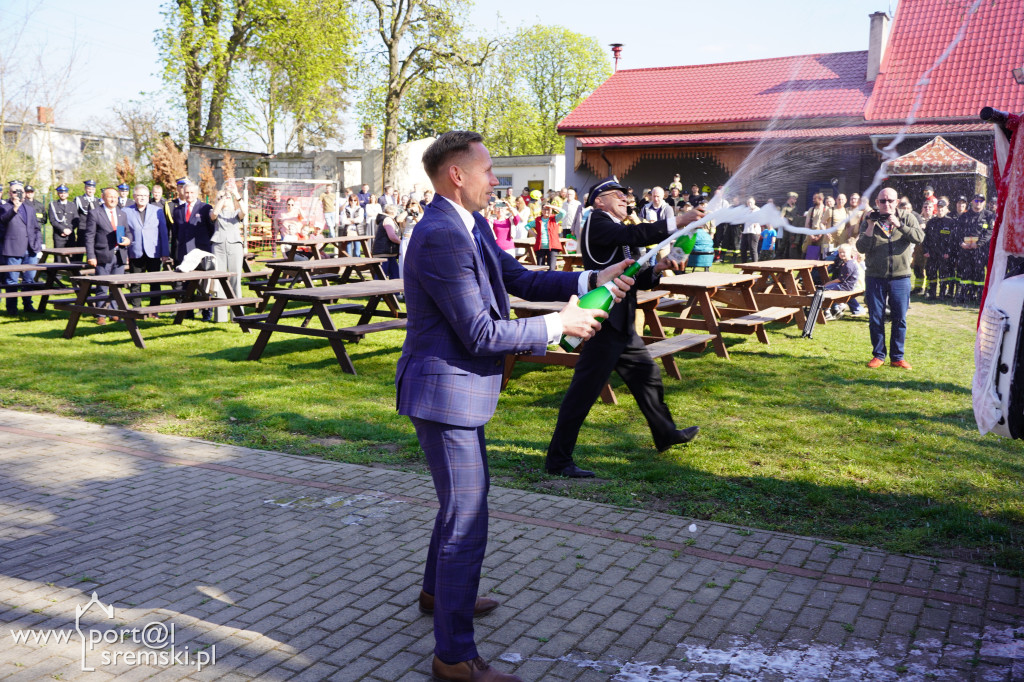 OSP Małachowo z nowym wozem