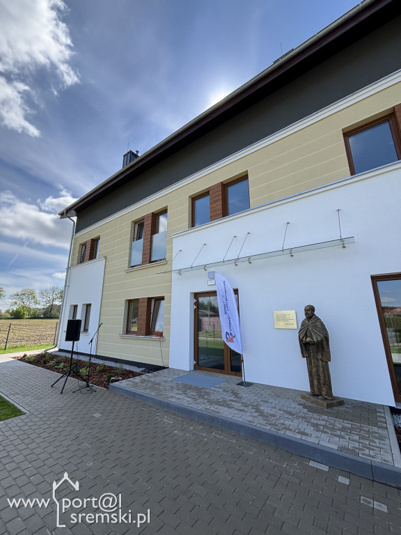 Poświęcenie nowej części Schroniska dla Bezdomnych w Nochowie