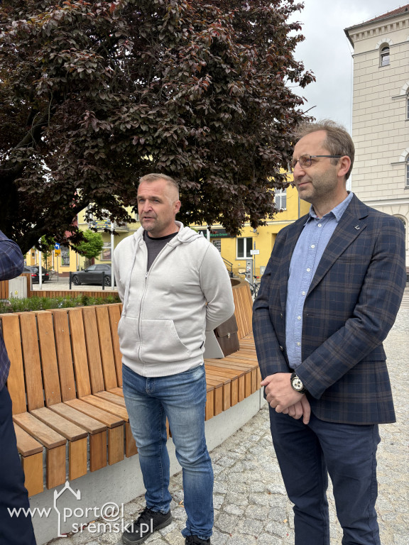 Briefing prasowy przed Ratuszem w Śremie
