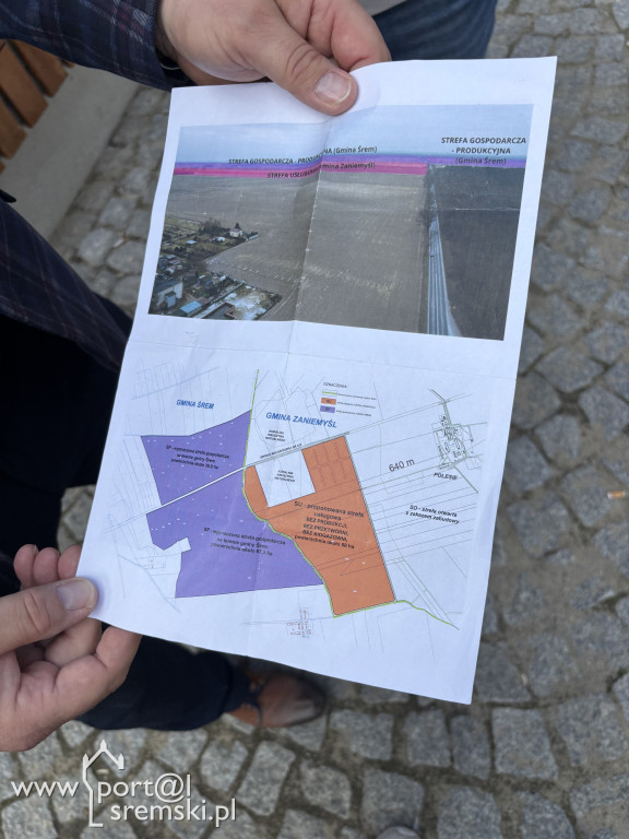 Briefing prasowy przed Ratuszem w Śremie