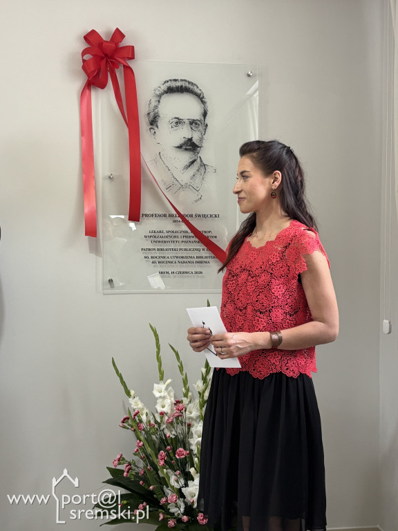 Odsłonięcie tablicy w Bibliotece w Śremie