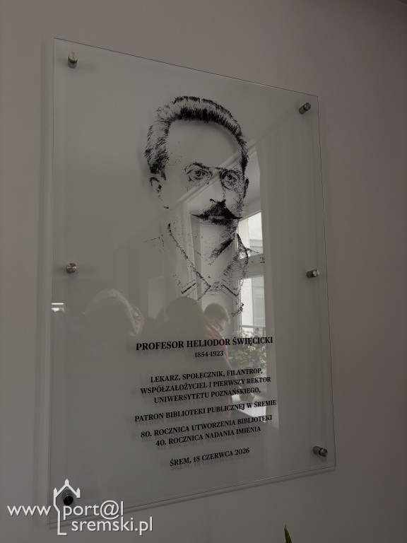 Odsłonięcie tablicy w Bibliotece w Śremie