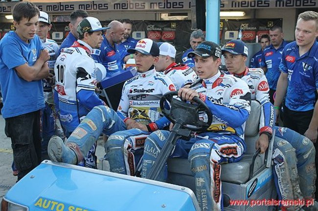 Byki lepsze od Rekinów