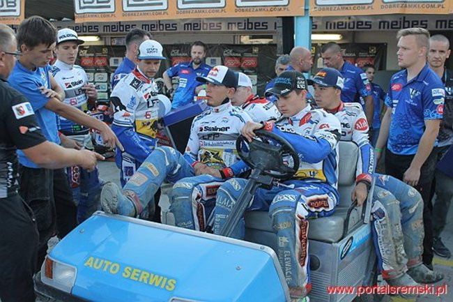 Byki lepsze od Rekinów