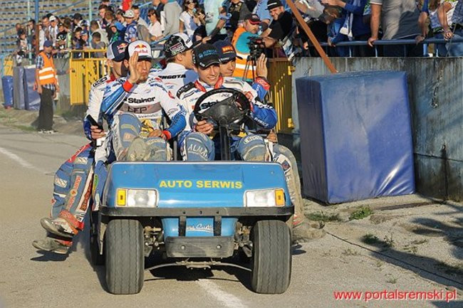 Byki lepsze od Rekinów